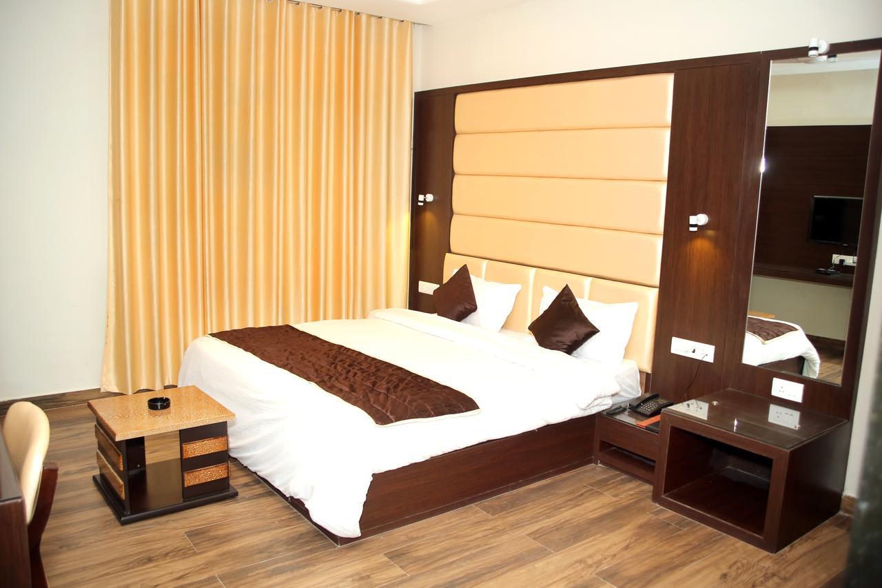 Hotel Lavanya Palace Ratlam Luaran gambar