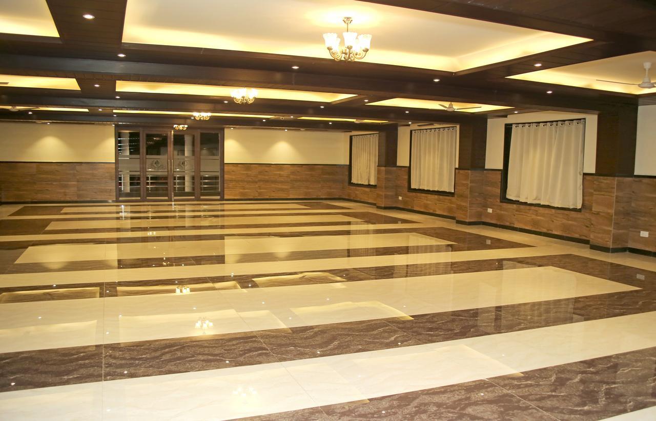 Hotel Lavanya Palace Ratlam Luaran gambar