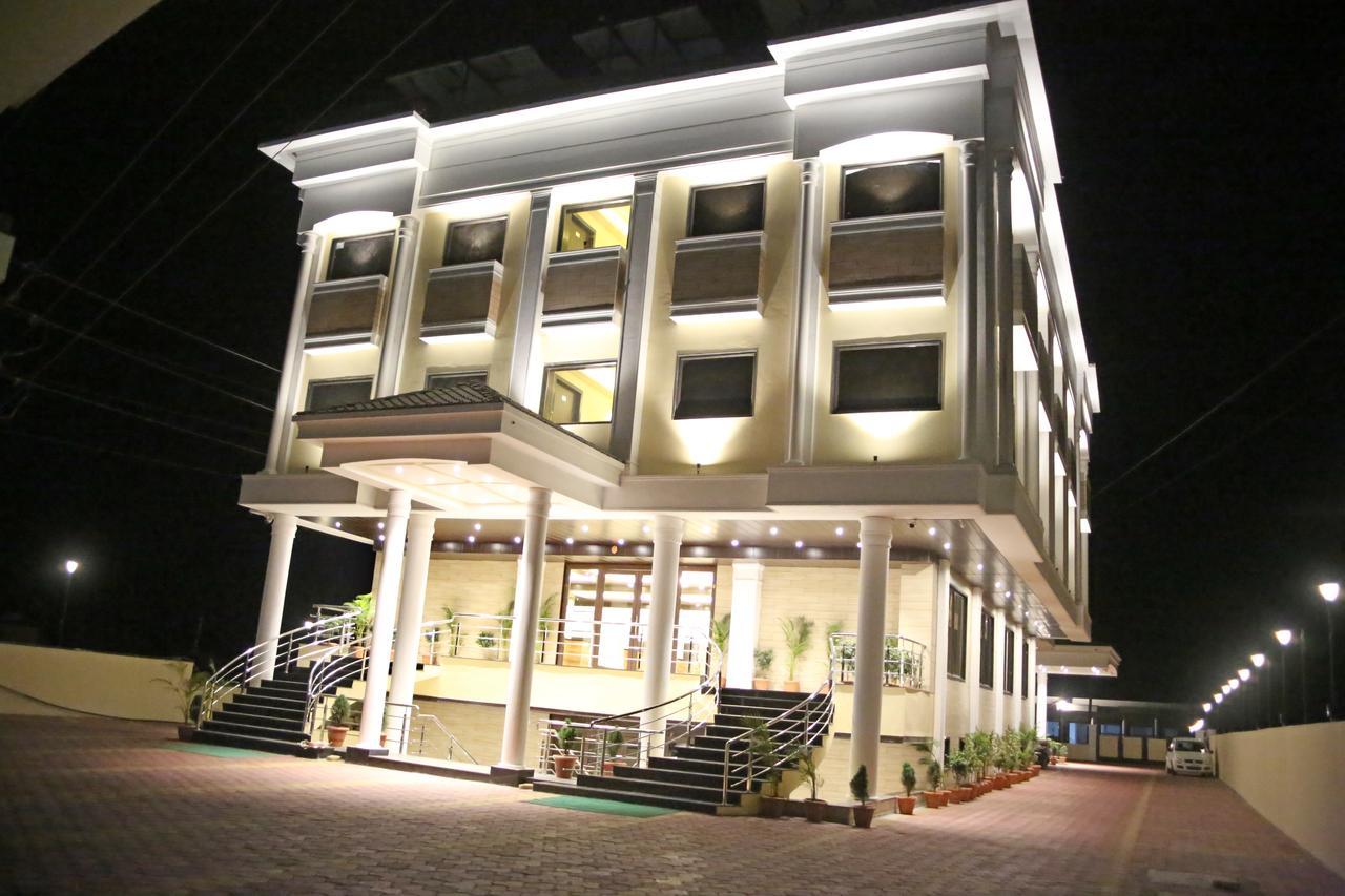 Hotel Lavanya Palace Ratlam Luaran gambar