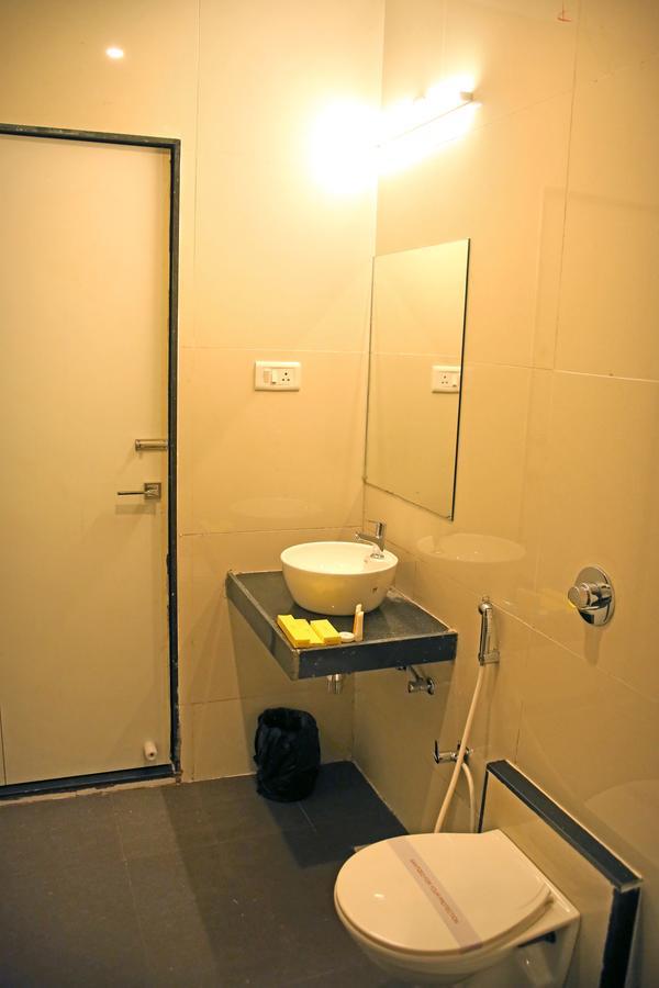 Hotel Lavanya Palace Ratlam Luaran gambar