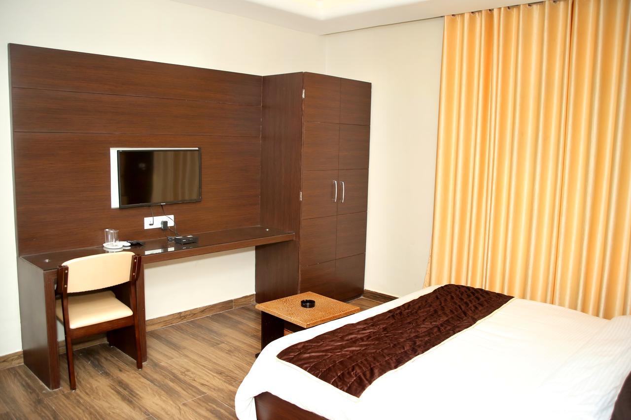 Hotel Lavanya Palace Ratlam Luaran gambar