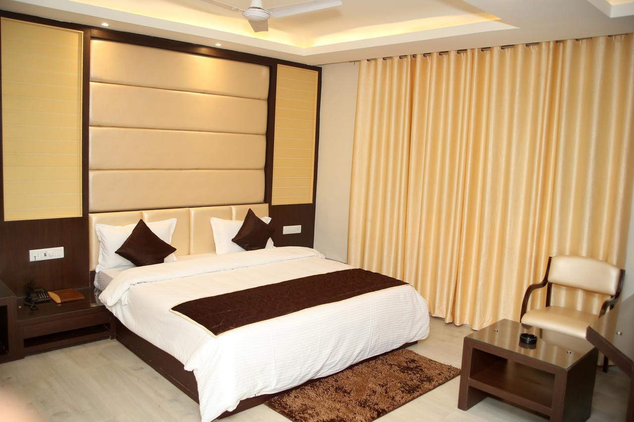 Hotel Lavanya Palace Ratlam Luaran gambar