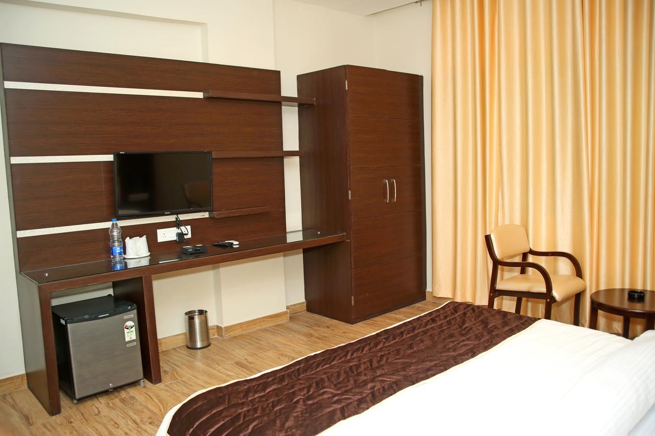 Hotel Lavanya Palace Ratlam Luaran gambar